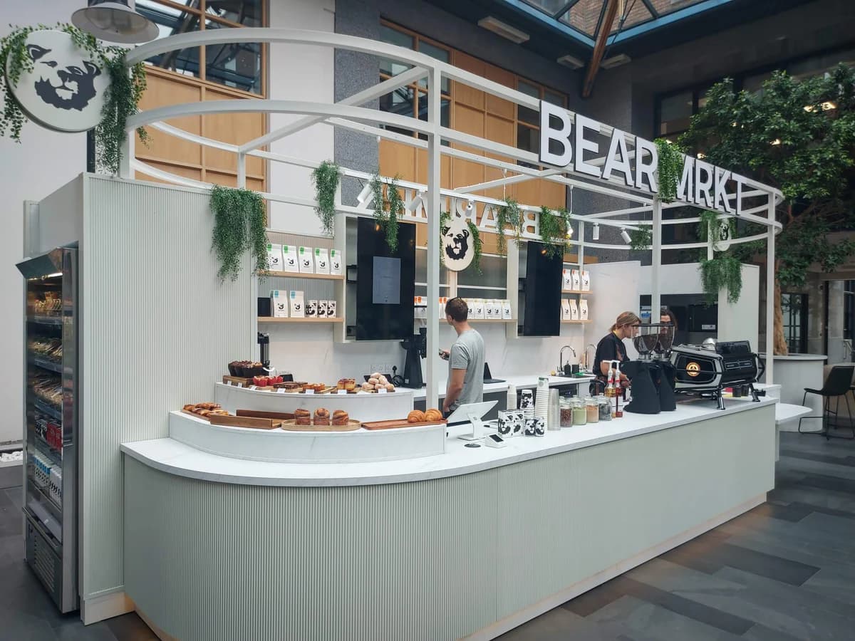 Custom House Plaza café